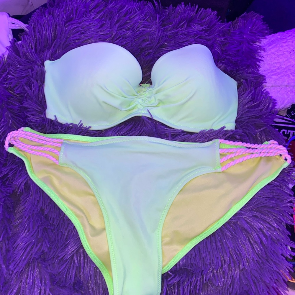⚠️LAST 8 WEEKS TO PURCHASE— Victoria secret green bathing suit💚